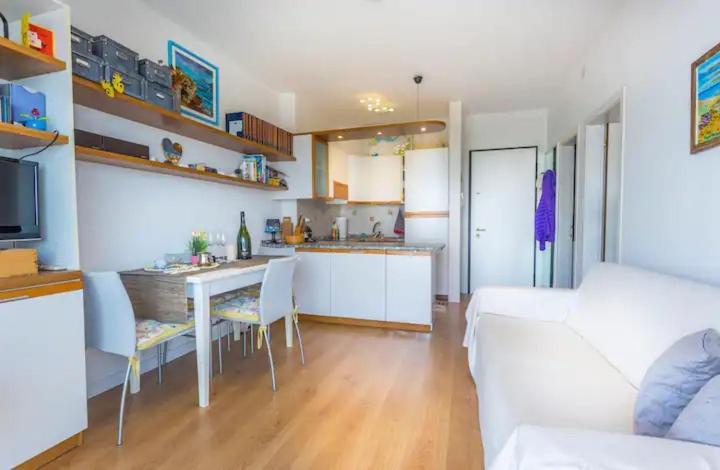Splendido Attico, Piscina E Vista Mare Apartment ลินญาโน ซับเบียโดโร ภายนอก รูปภาพ